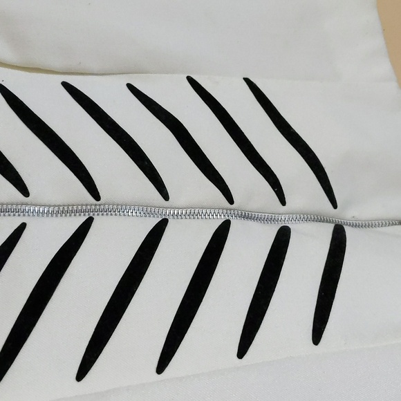 Le Chateau| Vintage White Zippered Vest with Black Stripe lines - Picture 4 of 11